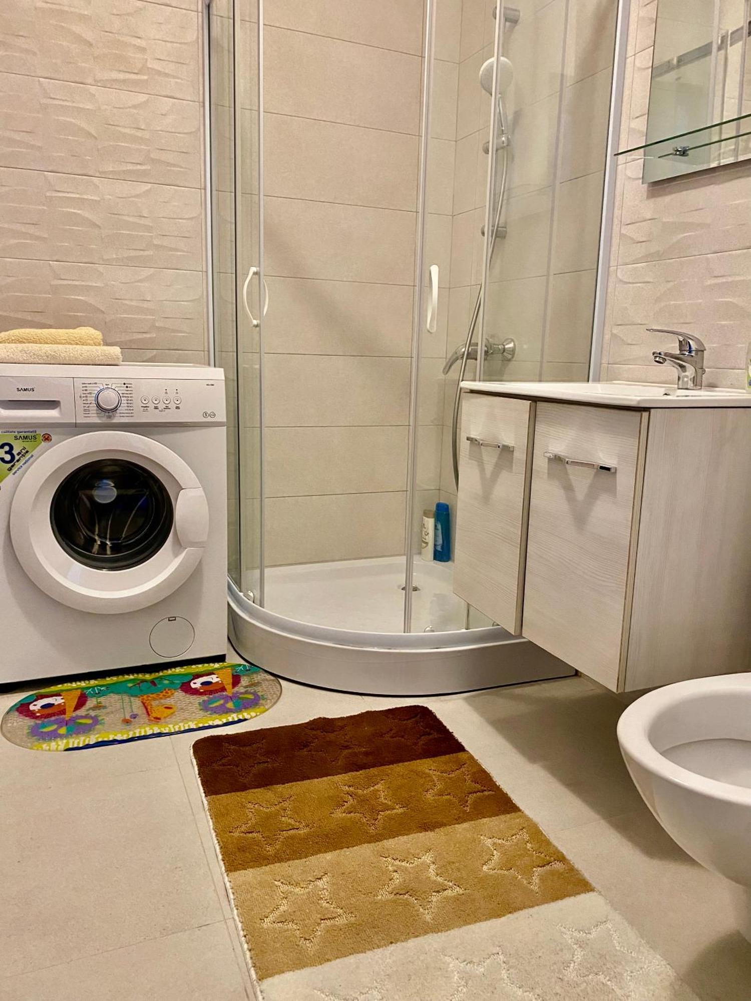 Garsoniera Trivale City Apartment Pitesti Ngoại thất bức ảnh